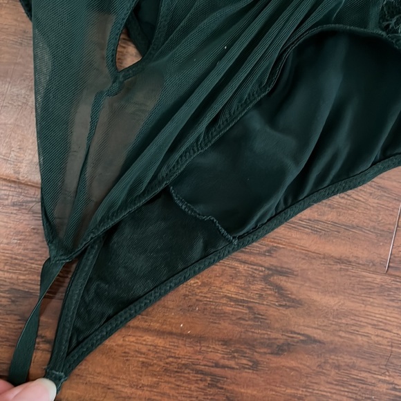 - Victoria’s Secret Plunge Strappy Lace Teddy One Piece Bodysuit- size lar… - Picture 15 of 16